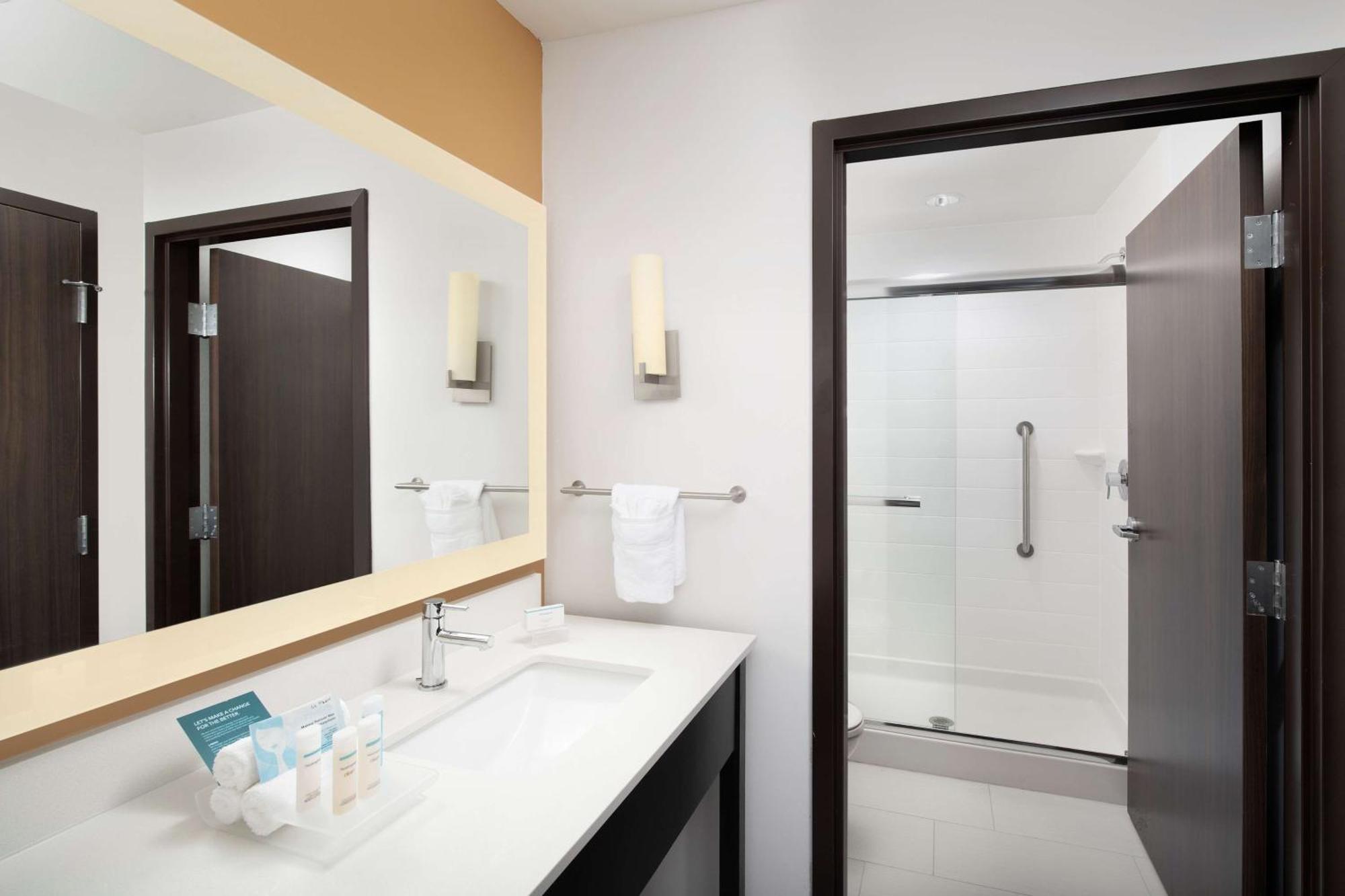 Homewood Suites By Hilton Kansas City Speedway Ngoại thất bức ảnh