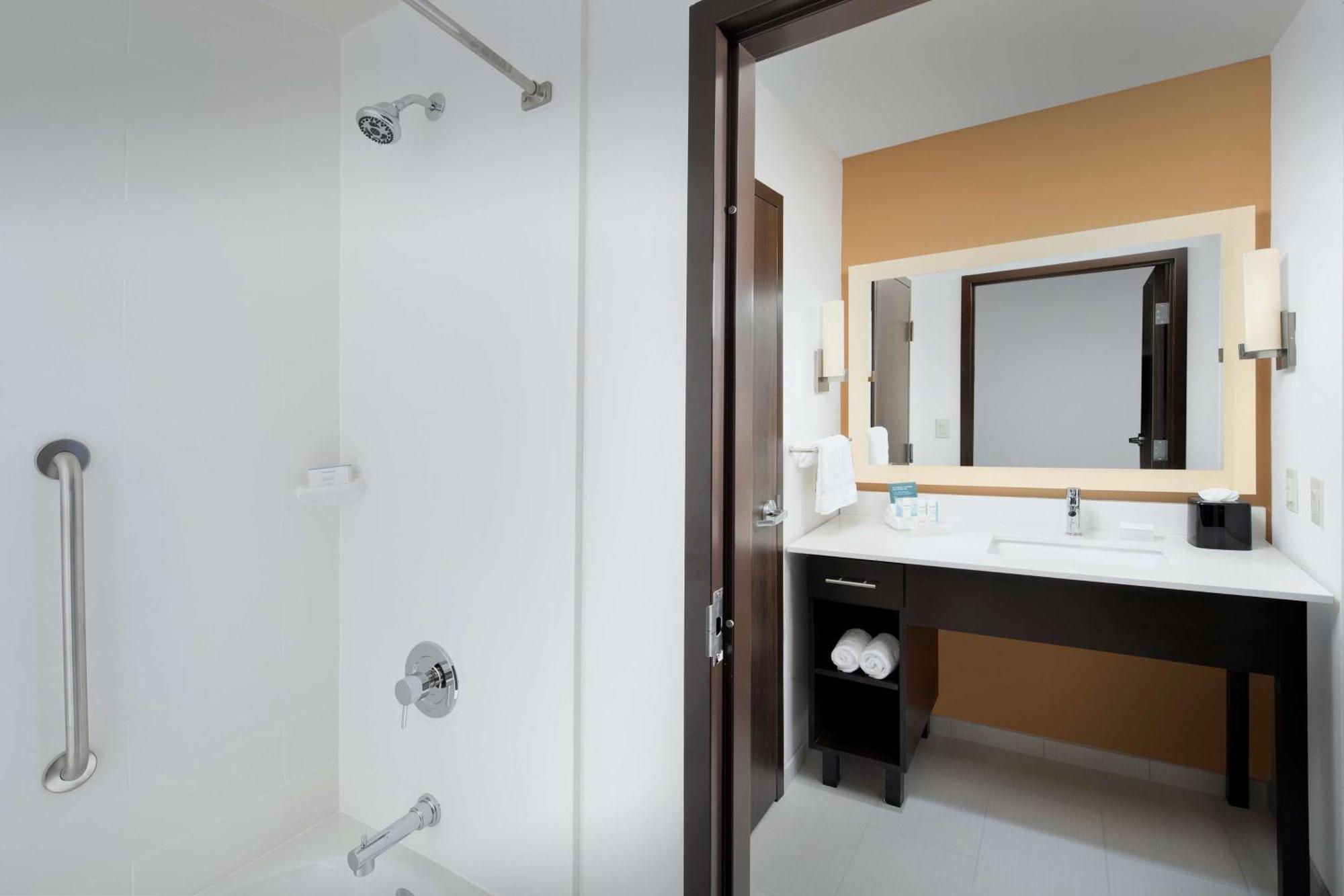 Homewood Suites By Hilton Kansas City Speedway Ngoại thất bức ảnh
