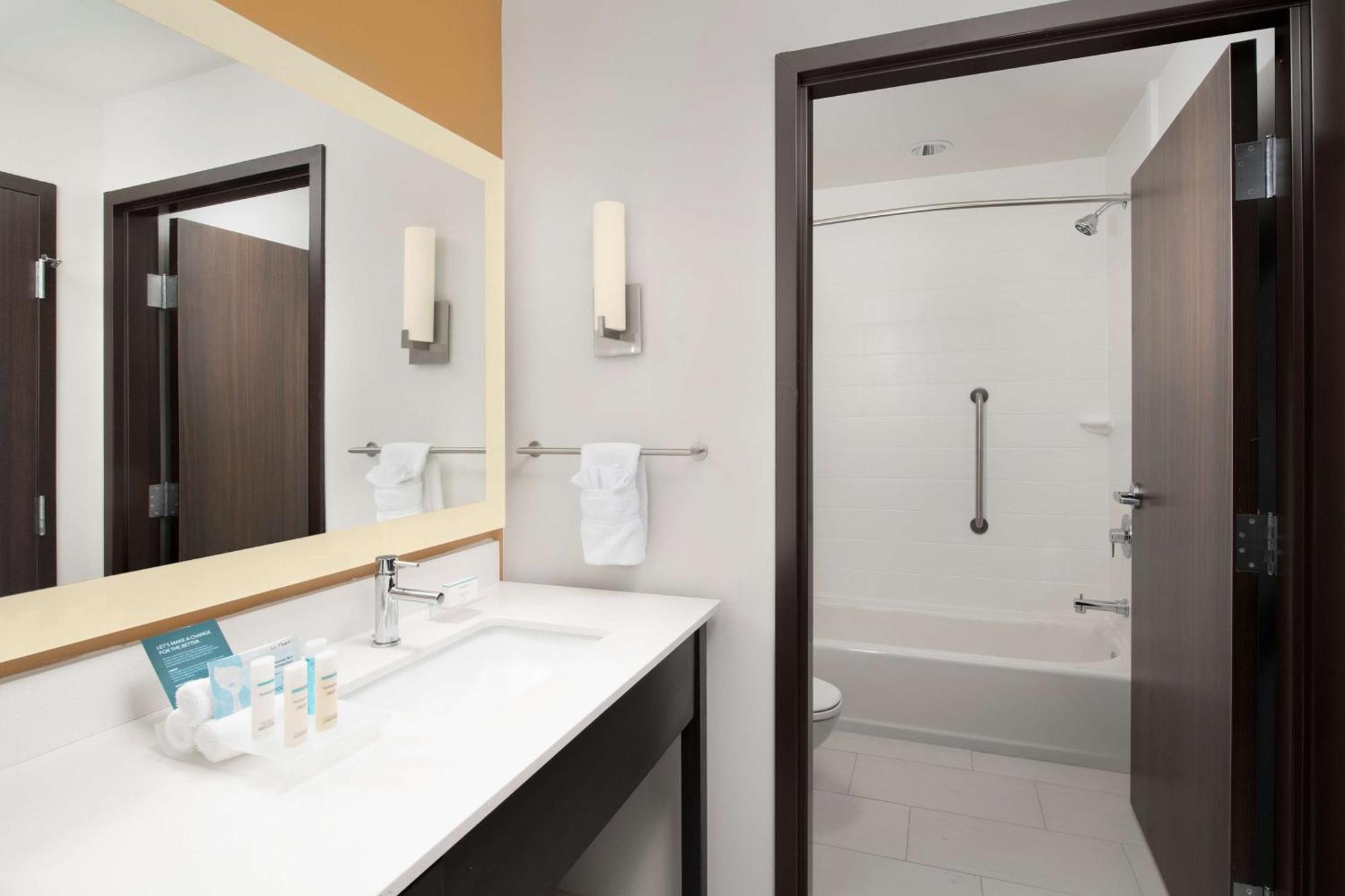 Homewood Suites By Hilton Kansas City Speedway Ngoại thất bức ảnh